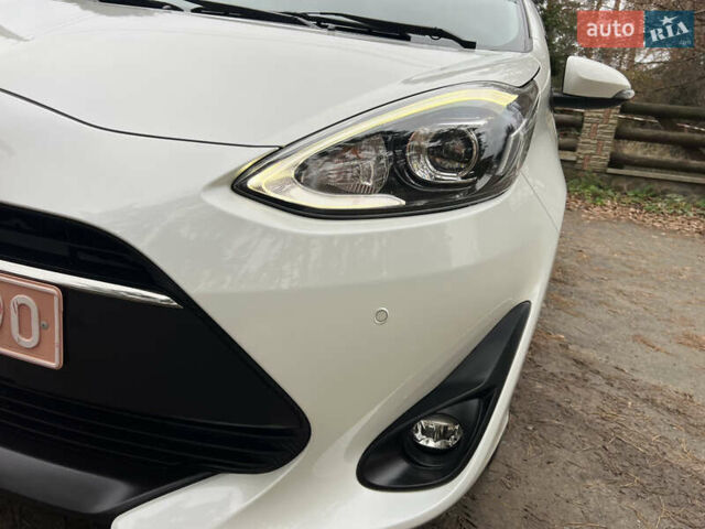 Білий Тойота Aqua, об'ємом двигуна 1.5 л та пробігом 61 тис. км за 13200 $, фото 22 на Automoto.ua