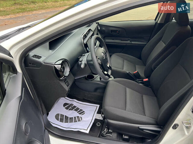 Білий Тойота Aqua, об'ємом двигуна 1.5 л та пробігом 61 тис. км за 13200 $, фото 15 на Automoto.ua