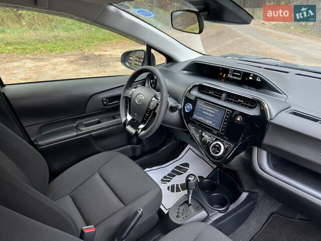 Білий Тойота Aqua, об'ємом двигуна 1.5 л та пробігом 61 тис. км за 13200 $, фото 18 на Automoto.ua