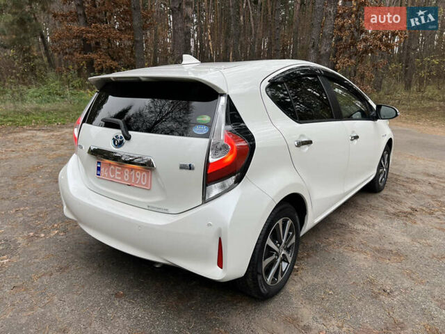 Білий Тойота Aqua, об'ємом двигуна 1.5 л та пробігом 61 тис. км за 13200 $, фото 9 на Automoto.ua