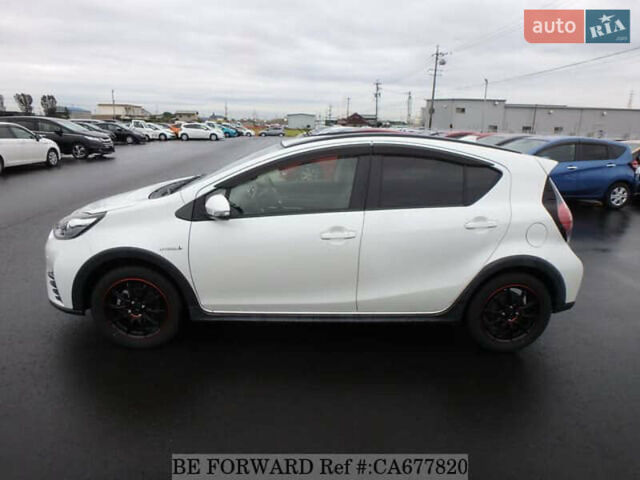 Белый Тойота Aqua, объемом двигателя 1.5 л и пробегом 27 тыс. км за 13500 $, фото 2 на Automoto.ua