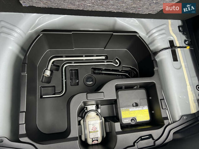 Білий Тойота Aqua, об'ємом двигуна 1.5 л та пробігом 61 тис. км за 13200 $, фото 24 на Automoto.ua