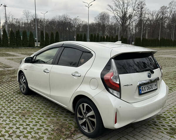 Белый Тойота Aqua, объемом двигателя 1.5 л и пробегом 37 тыс. км за 13900 $, фото 10 на Automoto.ua
