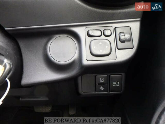 Белый Тойота Aqua, объемом двигателя 1.5 л и пробегом 27 тыс. км за 13500 $, фото 46 на Automoto.ua