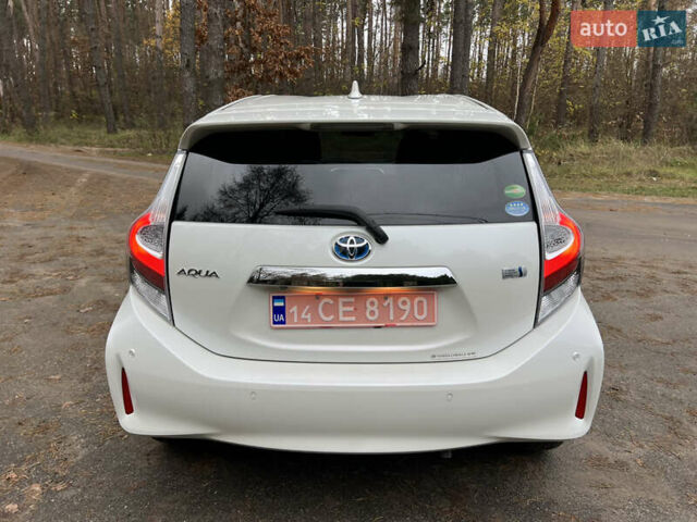 Білий Тойота Aqua, об'ємом двигуна 1.5 л та пробігом 61 тис. км за 13200 $, фото 10 на Automoto.ua