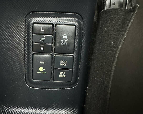 Белый Тойота Aqua, объемом двигателя 1.5 л и пробегом 79 тыс. км за 15950 $, фото 52 на Automoto.ua