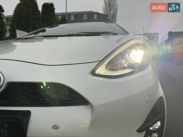 Белый Тойота Aqua, объемом двигателя 1.5 л и пробегом 79 тыс. км за 15950 $, фото 44 на Automoto.ua