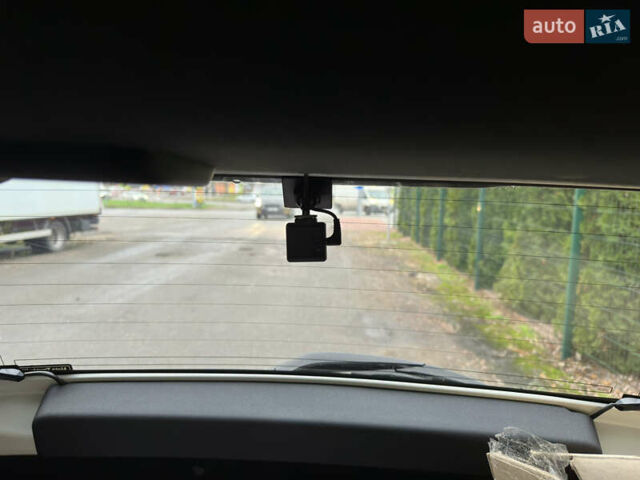 Белый Тойота Aqua, объемом двигателя 1.5 л и пробегом 79 тыс. км за 15950 $, фото 39 на Automoto.ua