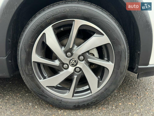 Белый Тойота Aqua, объемом двигателя 1.5 л и пробегом 79 тыс. км за 15950 $, фото 19 на Automoto.ua