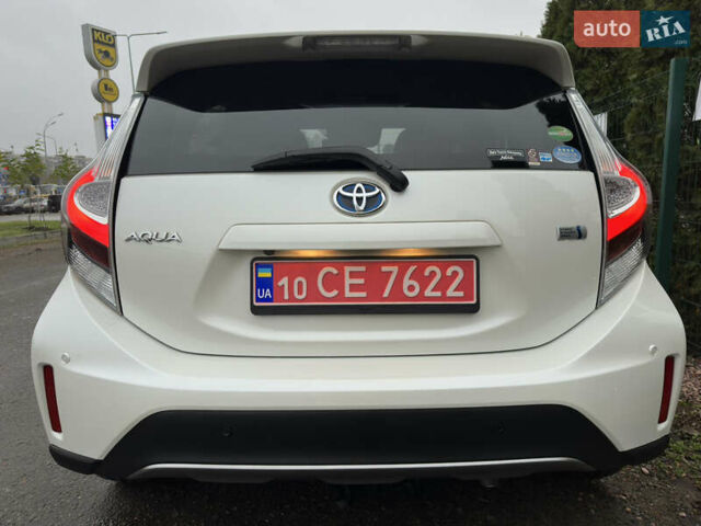 Белый Тойота Aqua, объемом двигателя 1.5 л и пробегом 79 тыс. км за 15950 $, фото 8 на Automoto.ua