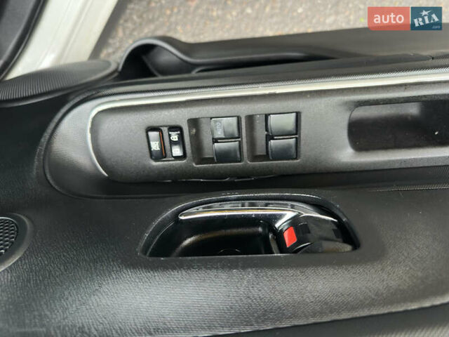 Белый Тойота Aqua, объемом двигателя 1.5 л и пробегом 79 тыс. км за 15950 $, фото 54 на Automoto.ua