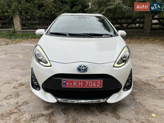 Білий Тойота Aqua, об'ємом двигуна 1.5 л та пробігом 58 тис. км за 13300 $, фото 3 на Automoto.ua