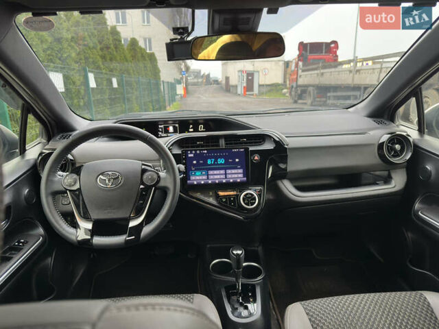 Белый Тойота Aqua, объемом двигателя 1.5 л и пробегом 79 тыс. км за 15950 $, фото 28 на Automoto.ua