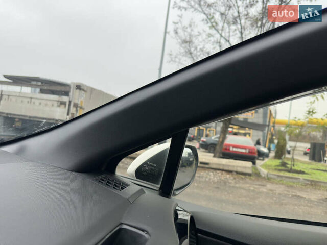 Белый Тойота Aqua, объемом двигателя 1.5 л и пробегом 79 тыс. км за 15950 $, фото 38 на Automoto.ua