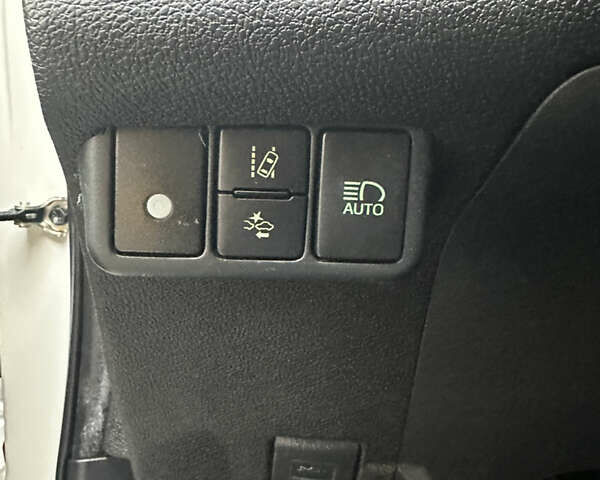 Белый Тойота Aqua, объемом двигателя 1.5 л и пробегом 79 тыс. км за 15950 $, фото 53 на Automoto.ua