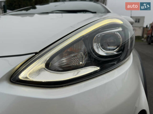 Белый Тойота Aqua, объемом двигателя 1.5 л и пробегом 79 тыс. км за 15950 $, фото 4 на Automoto.ua