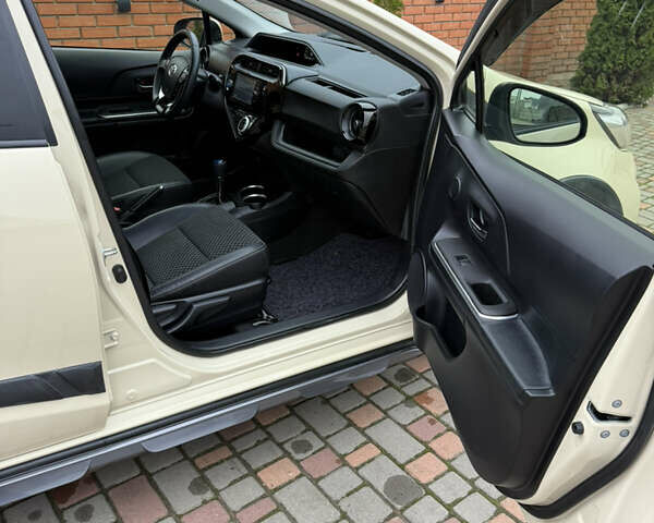 Бежевый Тойота Aqua, объемом двигателя 1.5 л и пробегом 90 тыс. км за 13700 $, фото 50 на Automoto.ua