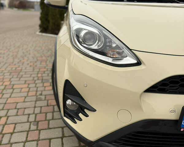 Бежевый Тойота Aqua, объемом двигателя 1.5 л и пробегом 90 тыс. км за 13700 $, фото 17 на Automoto.ua