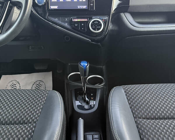 Бежевий Тойота Aqua, об'ємом двигуна 1.5 л та пробігом 79 тис. км за 13900 $, фото 86 на Automoto.ua