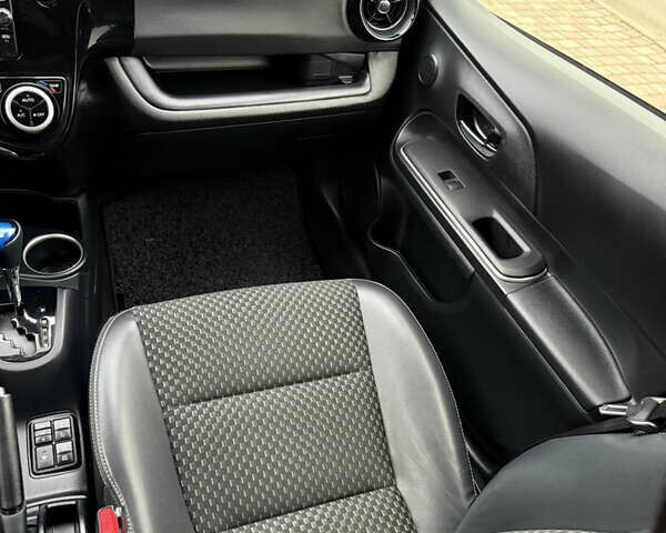 Бежевый Тойота Aqua, объемом двигателя 1.5 л и пробегом 90 тыс. км за 13700 $, фото 35 на Automoto.ua