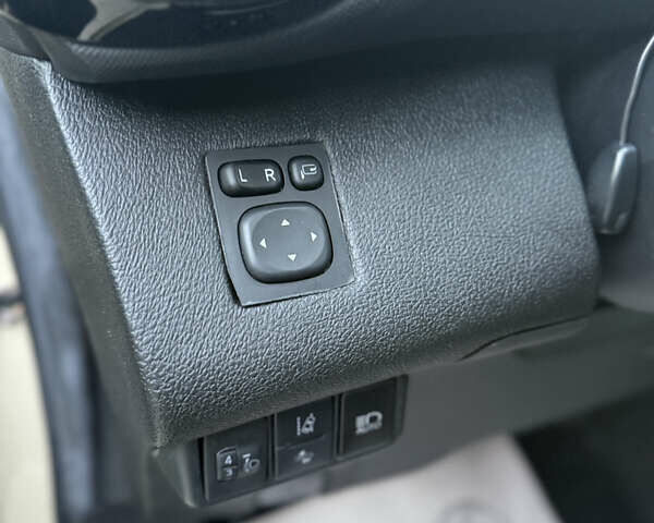 Бежевий Тойота Aqua, об'ємом двигуна 1.5 л та пробігом 79 тис. км за 13900 $, фото 78 на Automoto.ua