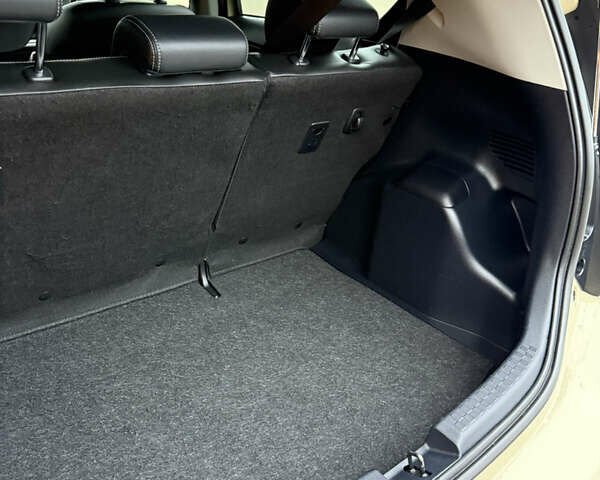 Бежевый Тойота Aqua, объемом двигателя 1.5 л и пробегом 90 тыс. км за 13700 $, фото 60 на Automoto.ua