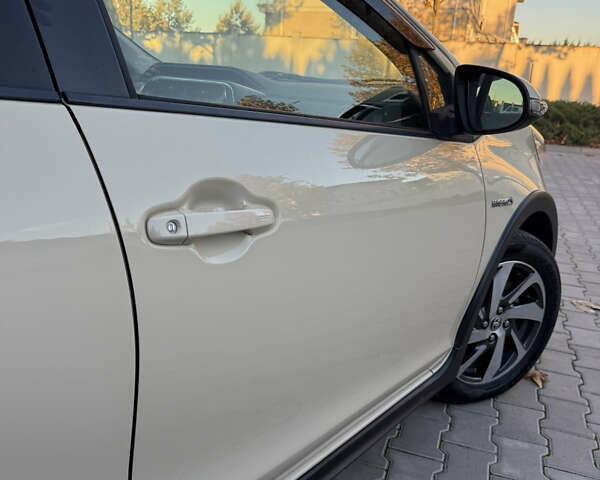 Бежевий Тойота Aqua, об'ємом двигуна 1.5 л та пробігом 79 тис. км за 13900 $, фото 19 на Automoto.ua