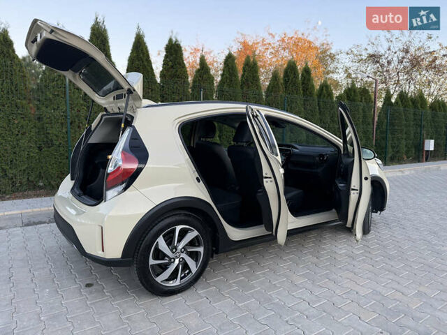 Бежевий Тойота Aqua, об'ємом двигуна 1.5 л та пробігом 79 тис. км за 13900 $, фото 59 на Automoto.ua