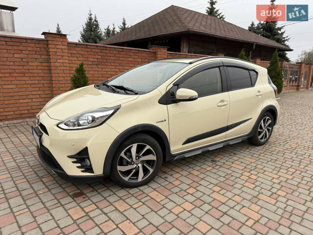 Бежевый Тойота Aqua, объемом двигателя 1.5 л и пробегом 90 тыс. км за 13700 $, фото 2 на Automoto.ua