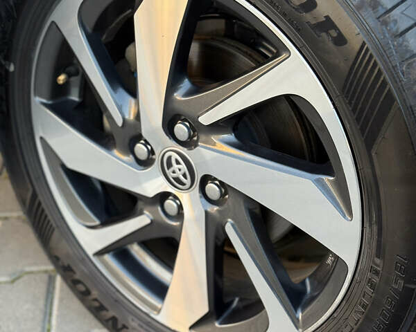 Бежевий Тойота Aqua, об'ємом двигуна 1.5 л та пробігом 79 тис. км за 13900 $, фото 41 на Automoto.ua