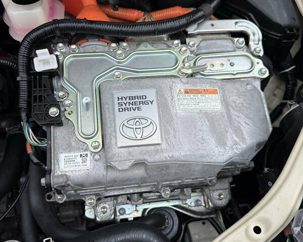 Бежевый Тойота Aqua, объемом двигателя 1.5 л и пробегом 90 тыс. км за 13700 $, фото 67 на Automoto.ua