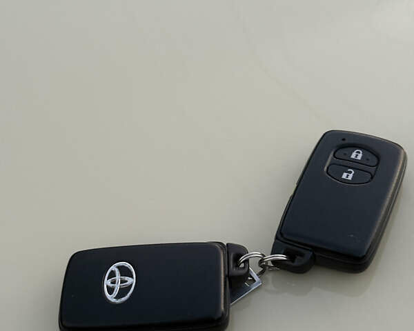 Бежевий Тойота Aqua, об'ємом двигуна 1.5 л та пробігом 79 тис. км за 13900 $, фото 67 на Automoto.ua