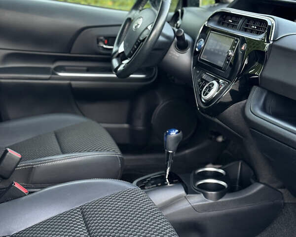 Бежевий Тойота Aqua, об'ємом двигуна 1.5 л та пробігом 79 тис. км за 13900 $, фото 81 на Automoto.ua