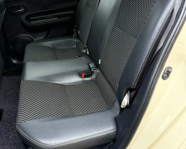 Бежевый Тойота Aqua, объемом двигателя 1.5 л и пробегом 90 тыс. км за 13700 $, фото 57 на Automoto.ua