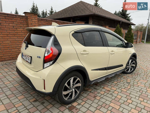 Бежевый Тойота Aqua, объемом двигателя 1.5 л и пробегом 90 тыс. км за 13700 $, фото 25 на Automoto.ua