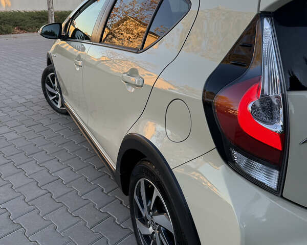 Бежевий Тойота Aqua, об'ємом двигуна 1.5 л та пробігом 79 тис. км за 13900 $, фото 53 на Automoto.ua