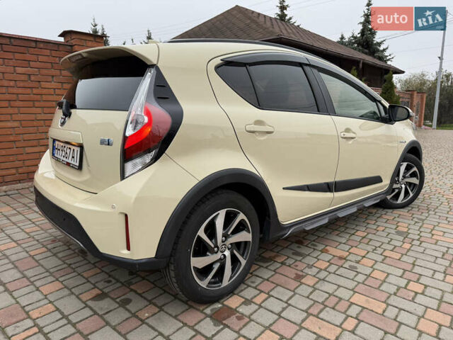 Бежевый Тойота Aqua, объемом двигателя 1.5 л и пробегом 90 тыс. км за 13700 $, фото 26 на Automoto.ua