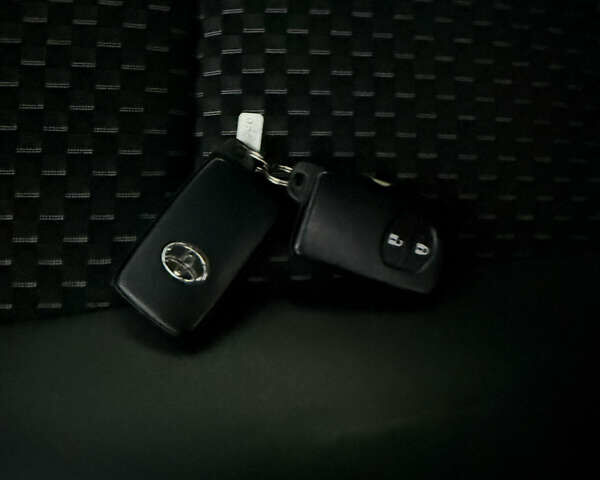 Бежевий Тойота Aqua, об'ємом двигуна 1.5 л та пробігом 79 тис. км за 13900 $, фото 68 на Automoto.ua