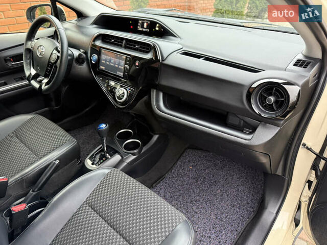 Бежевый Тойота Aqua, объемом двигателя 1.5 л и пробегом 90 тыс. км за 13700 $, фото 46 на Automoto.ua