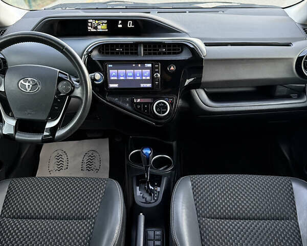 Бежевий Тойота Aqua, об'ємом двигуна 1.5 л та пробігом 79 тис. км за 13900 $, фото 84 на Automoto.ua