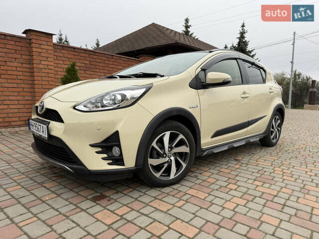 Бежевый Тойота Aqua, объемом двигателя 1.5 л и пробегом 90 тыс. км за 13700 $, фото 12 на Automoto.ua