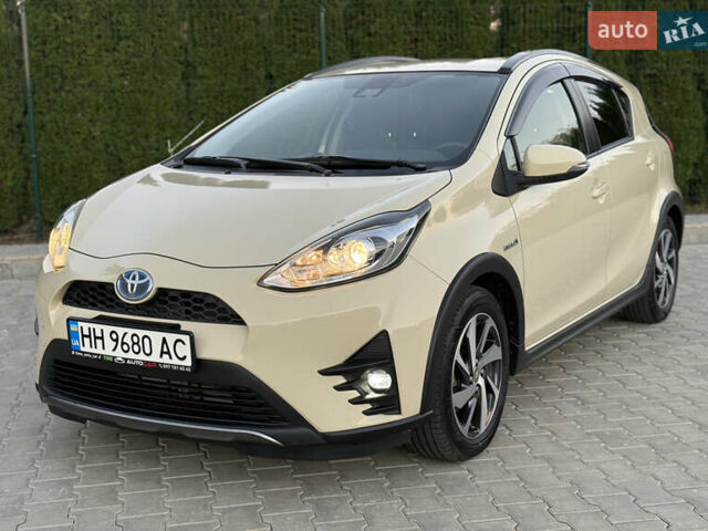 Бежевий Тойота Aqua, об'ємом двигуна 1.5 л та пробігом 79 тис. км за 13900 $, фото 3 на Automoto.ua