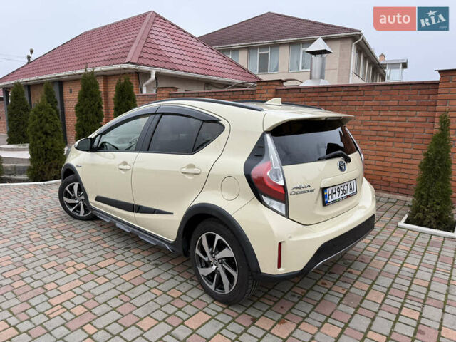 Бежевый Тойота Aqua, объемом двигателя 1.5 л и пробегом 90 тыс. км за 13700 $, фото 3 на Automoto.ua