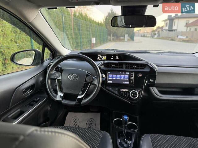 Бежевий Тойота Aqua, об'ємом двигуна 1.5 л та пробігом 79 тис. км за 13900 $, фото 89 на Automoto.ua