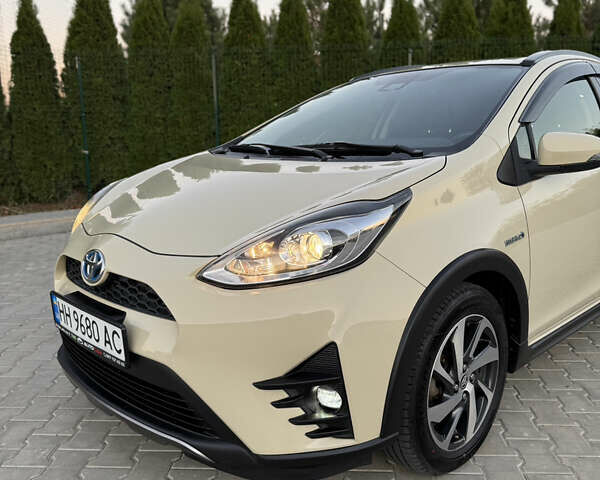 Бежевий Тойота Aqua, об'ємом двигуна 1.5 л та пробігом 79 тис. км за 13900 $, фото 2 на Automoto.ua