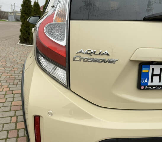 Бежевый Тойота Aqua, объемом двигателя 1.5 л и пробегом 90 тыс. км за 13700 $, фото 5 на Automoto.ua