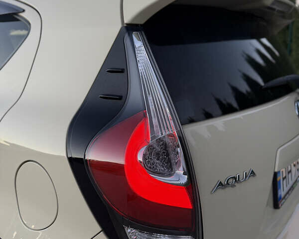 Бежевий Тойота Aqua, об'ємом двигуна 1.5 л та пробігом 79 тис. км за 13900 $, фото 32 на Automoto.ua