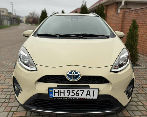 Бежевый Тойота Aqua, объемом двигателя 1.5 л и пробегом 90 тыс. км за 13700 $, фото 1 на Automoto.ua