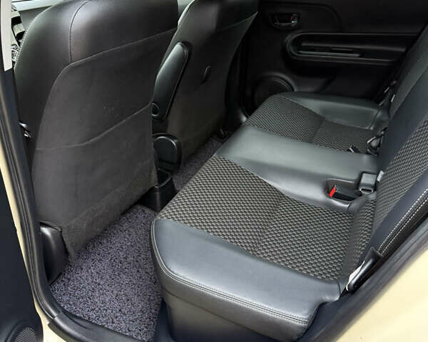 Бежевый Тойота Aqua, объемом двигателя 1.5 л и пробегом 90 тыс. км за 13700 $, фото 56 на Automoto.ua