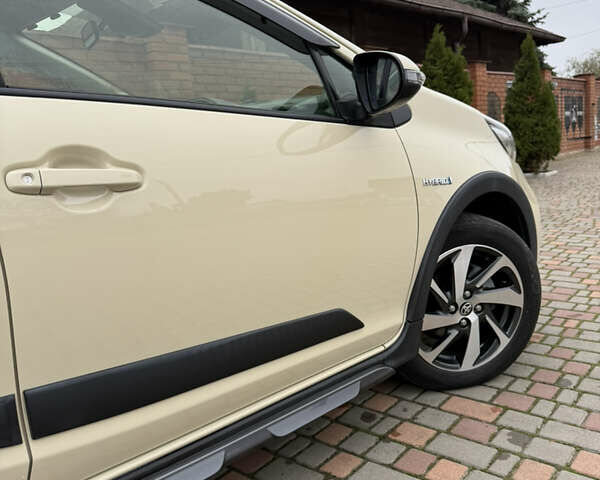 Бежевый Тойота Aqua, объемом двигателя 1.5 л и пробегом 90 тыс. км за 13700 $, фото 28 на Automoto.ua